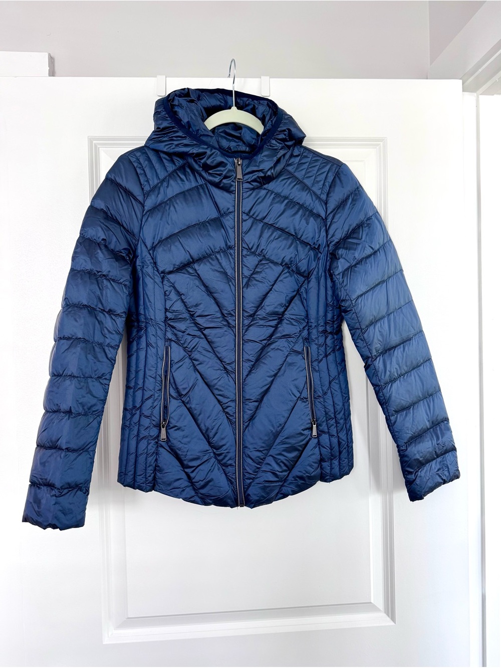 BCBGeneration Lightweight Packable Quilted Hooded Down Jacket Dark Blue size S